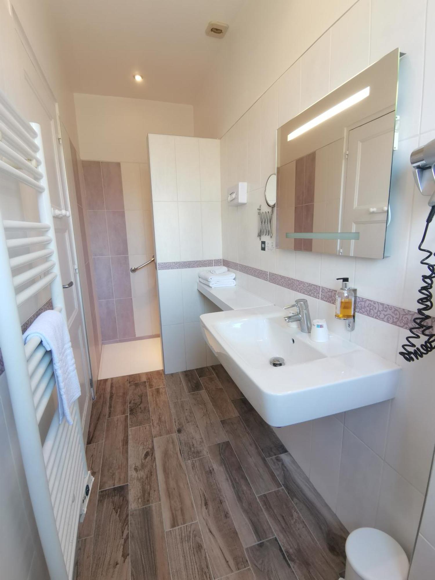Logis Hotel Le Cerf Бриар Экстерьер фото