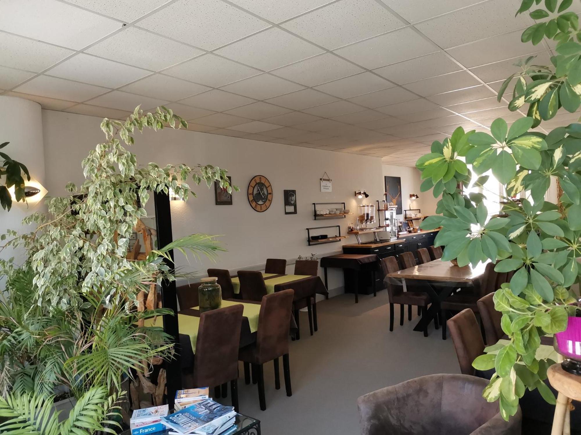 Logis Hotel Le Cerf Бриар Экстерьер фото