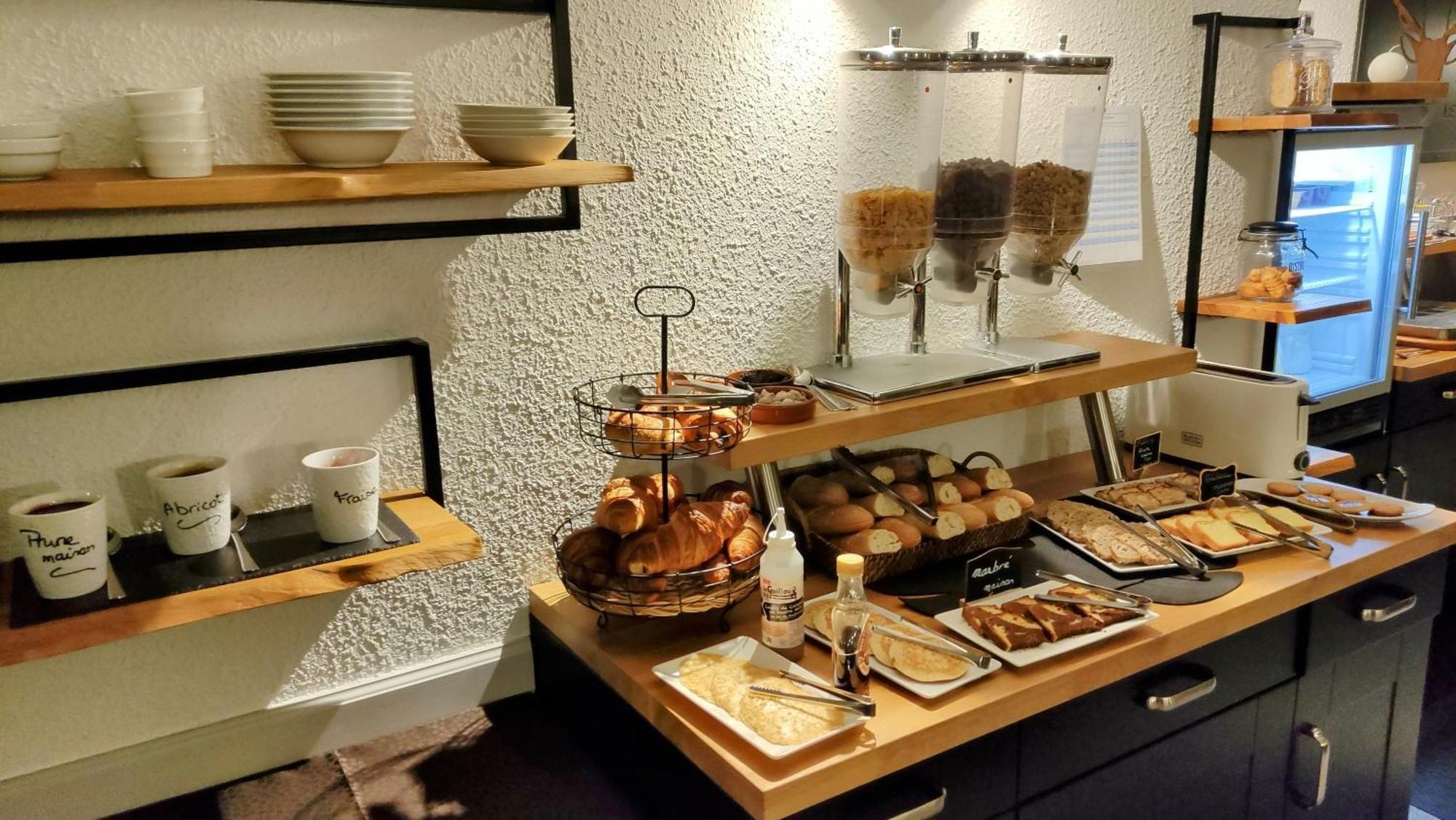 Logis Hotel Le Cerf Бриар Экстерьер фото