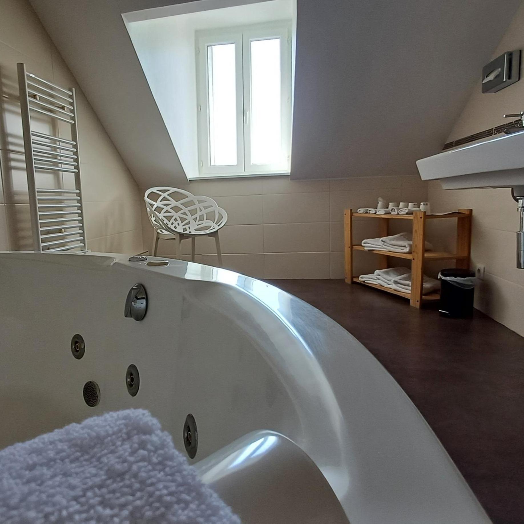 Logis Hotel Le Cerf Бриар Экстерьер фото