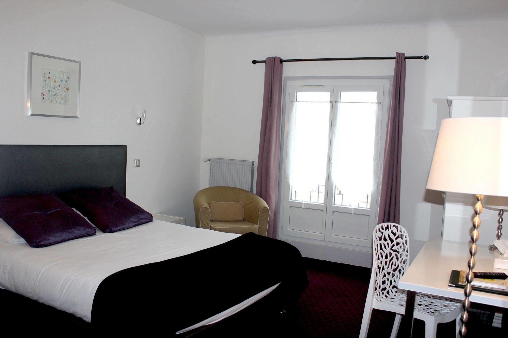 Logis Hotel Le Cerf Бриар Экстерьер фото