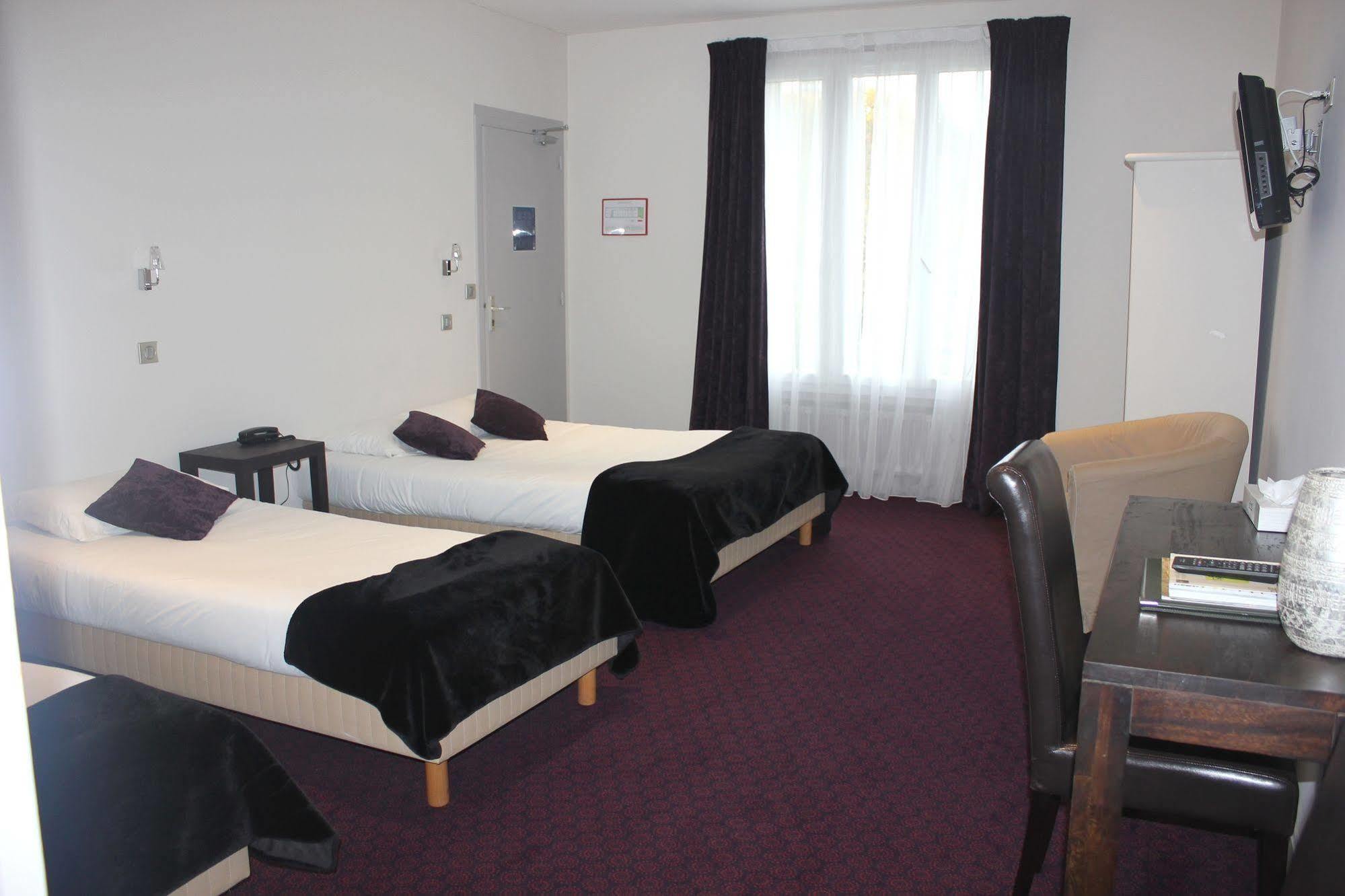 Logis Hotel Le Cerf Бриар Экстерьер фото