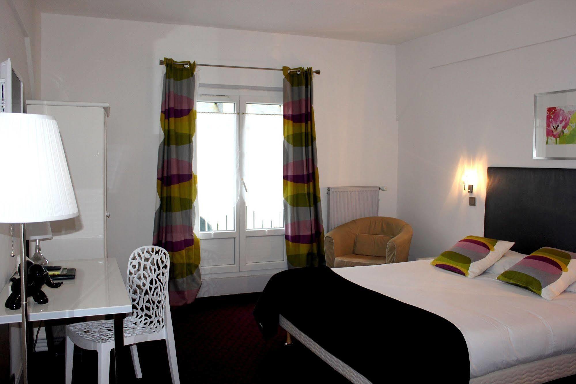 Logis Hotel Le Cerf Бриар Экстерьер фото