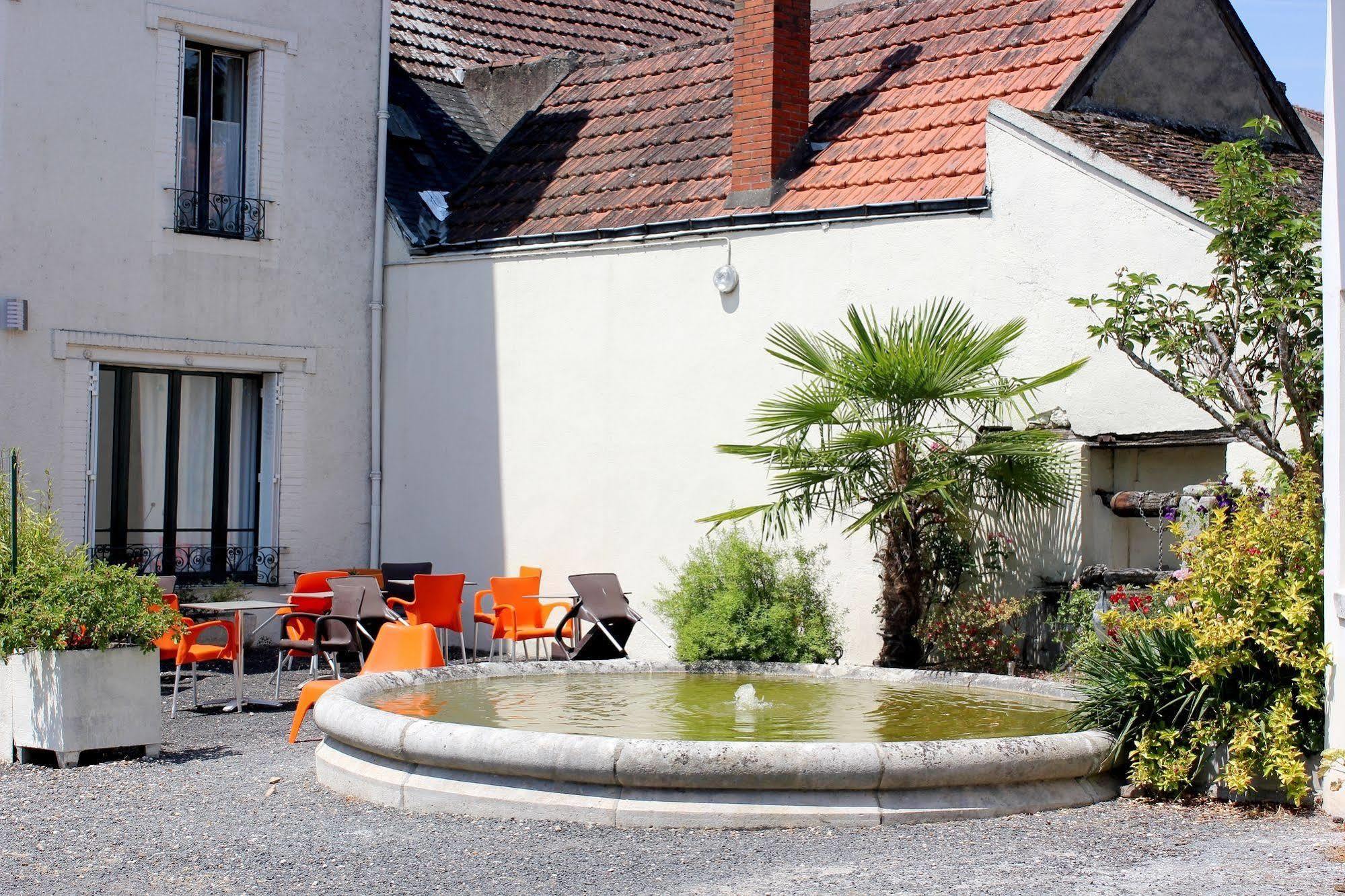 Logis Hotel Le Cerf Бриар Экстерьер фото
