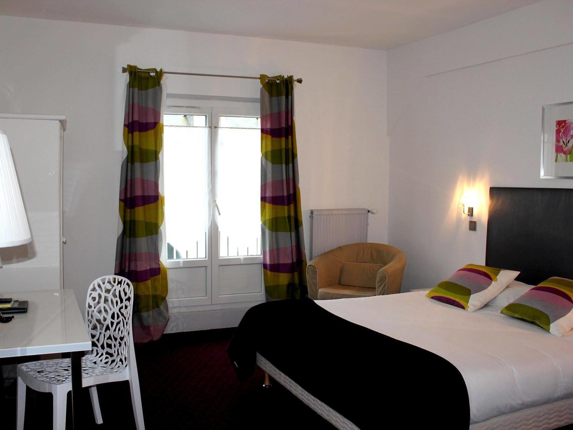 Logis Hotel Le Cerf Бриар Экстерьер фото