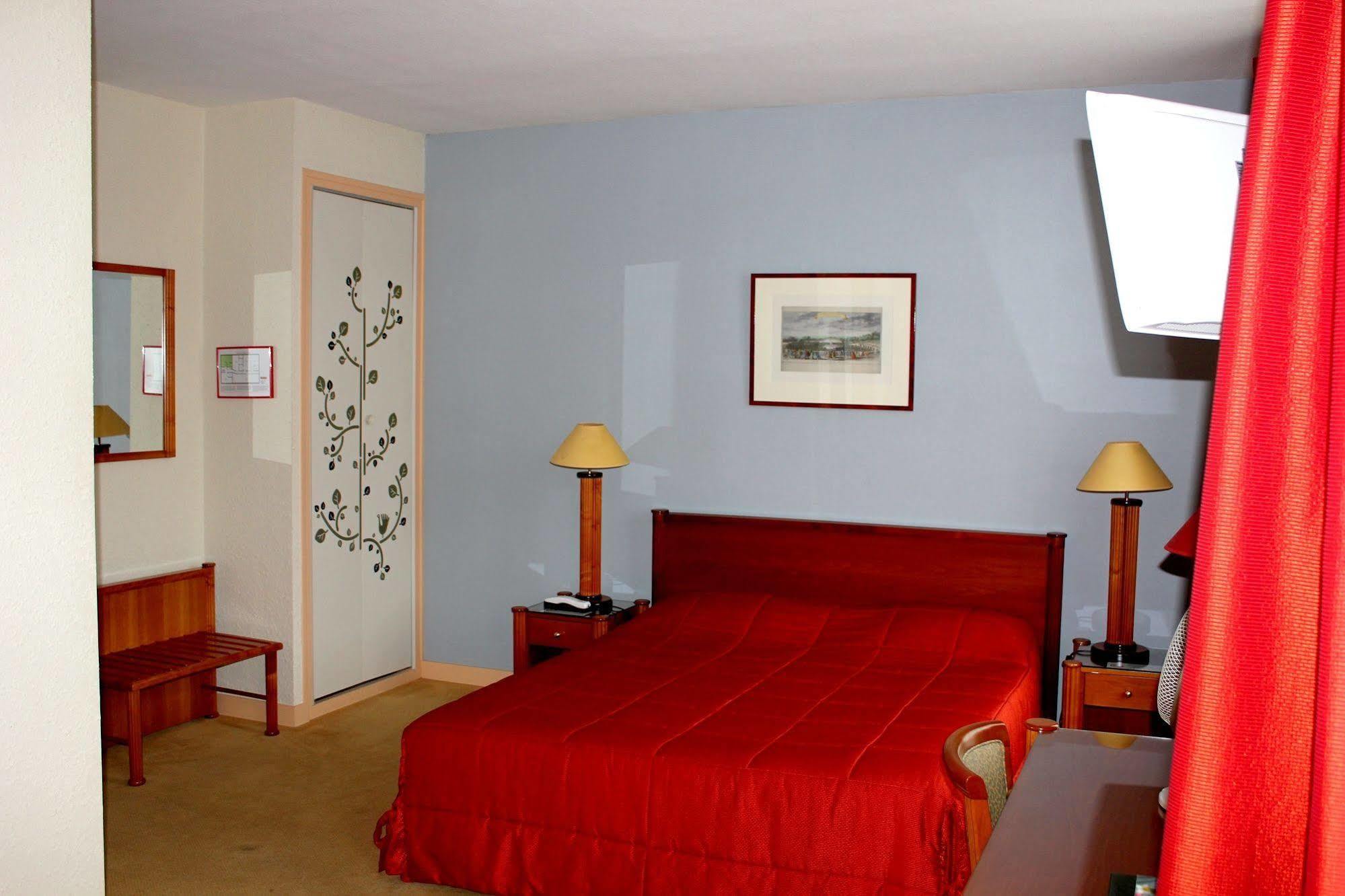 Logis Hotel Le Cerf Бриар Экстерьер фото