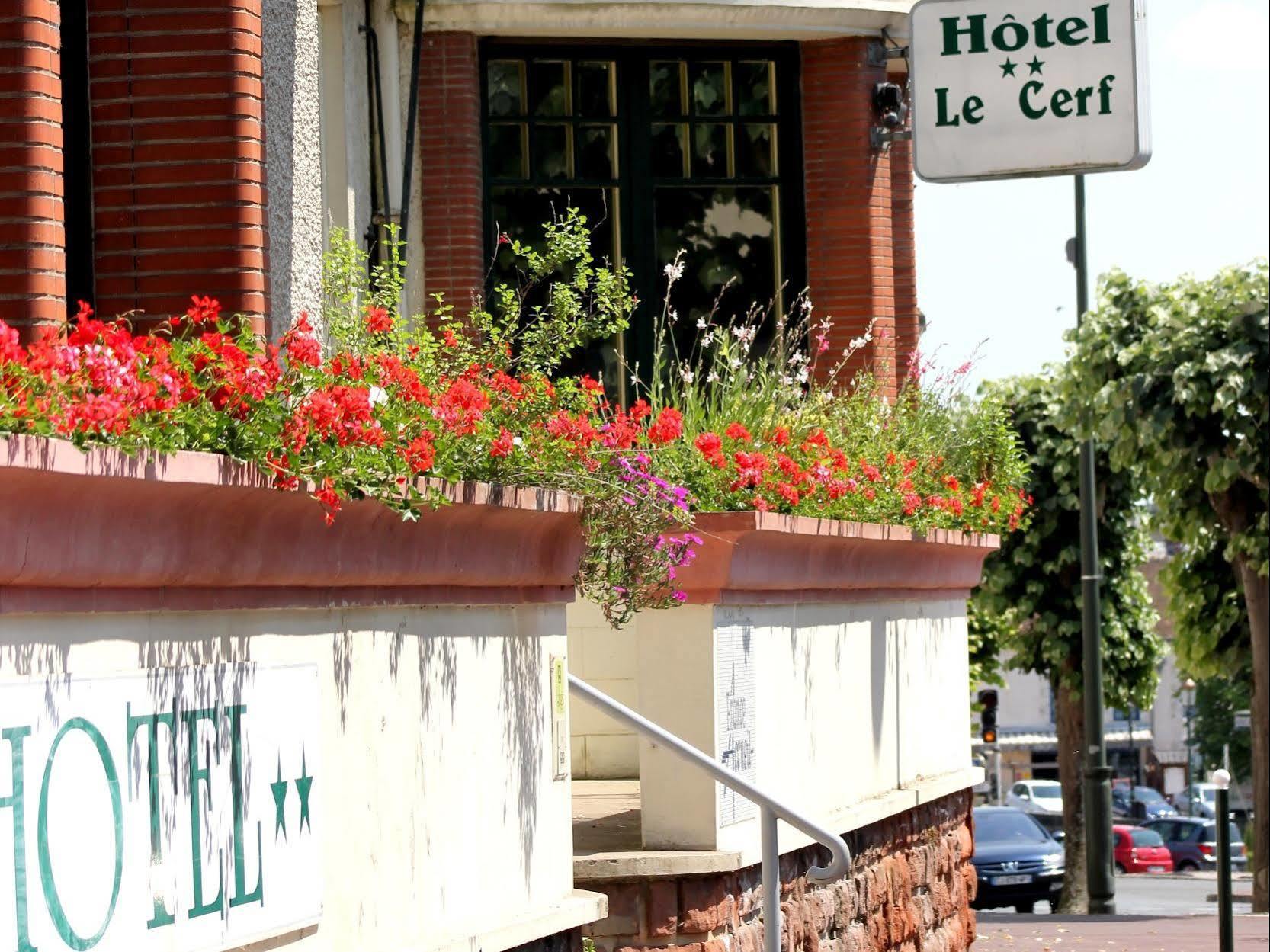 Logis Hotel Le Cerf Бриар Экстерьер фото